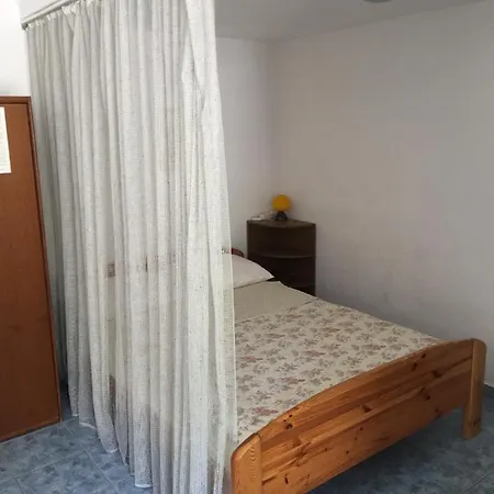Medusa Daire Makarska