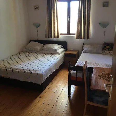 Medusa Daire Makarska